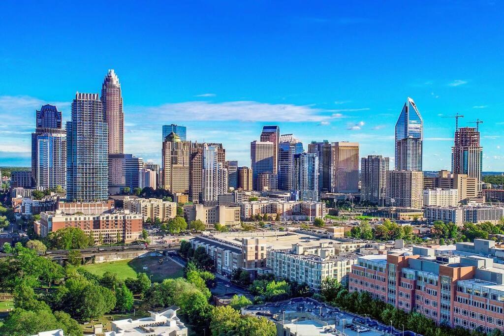 Townhouse In Uptown King Bed-Wi-Fi-Free Parking-Pool Apartment Charlotte Exterior photo